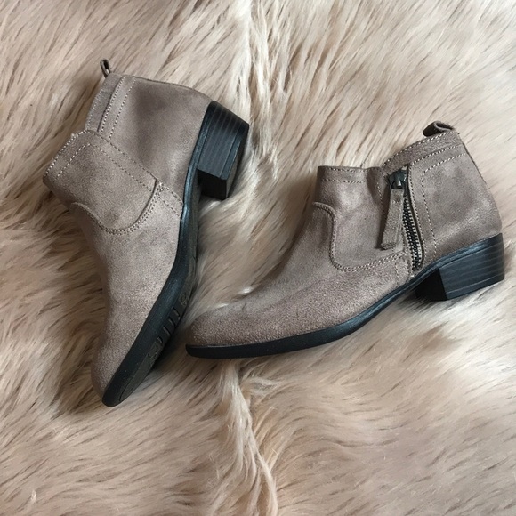 Young girl  boots - Picture 1 of 8